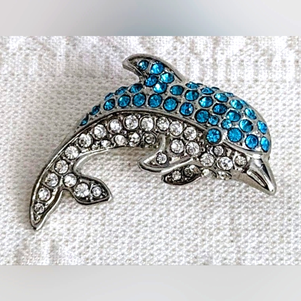 TARA VANESSA BLUE CLEAR PAVE RHINESTONE SILVER TONE DOLPHIN PIN BROOCH